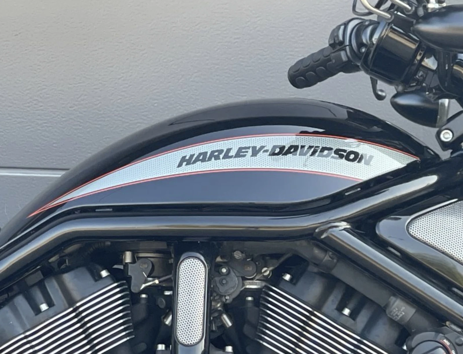 Harley-Davidson V-Rod Night-Rod Special  - изображение 4