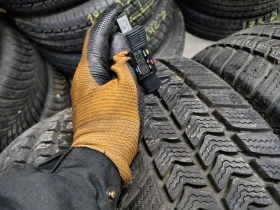 Гуми Зимни 215/70R15, снимка 4