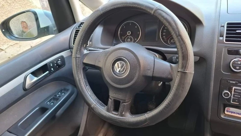 VW Touran 1.6, снимка 5 - Автомобили и джипове - 47246613