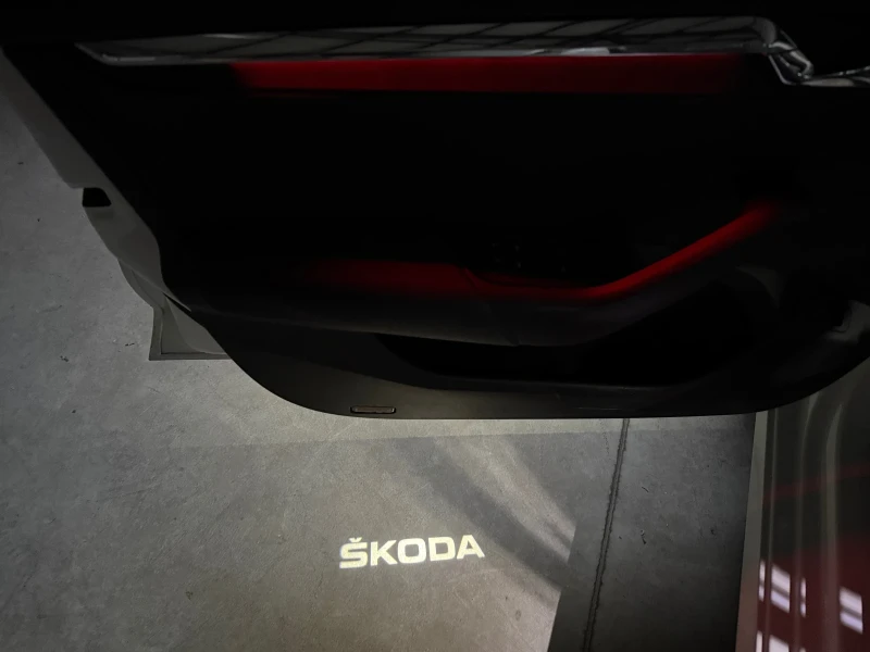 Skoda Octavia MATRIX 2.0TDI DSG, снимка 12 - Автомобили и джипове - 51800145