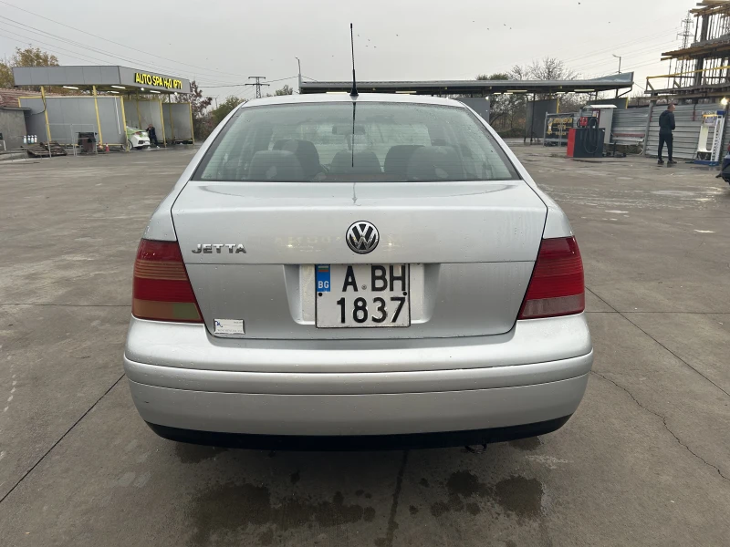VW Bora 2.0 Бензин Автомат!, снимка 5 - Автомобили и джипове - 52427159