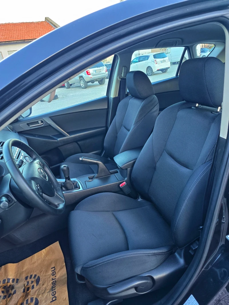Mazda 3, снимка 6 - Автомобили и джипове - 52473878