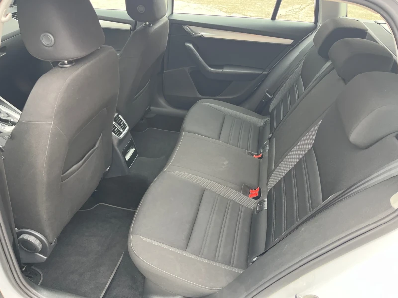 Skoda Octavia 1.4 110ks G-Tec, снимка 13 - Автомобили и джипове - 52592718