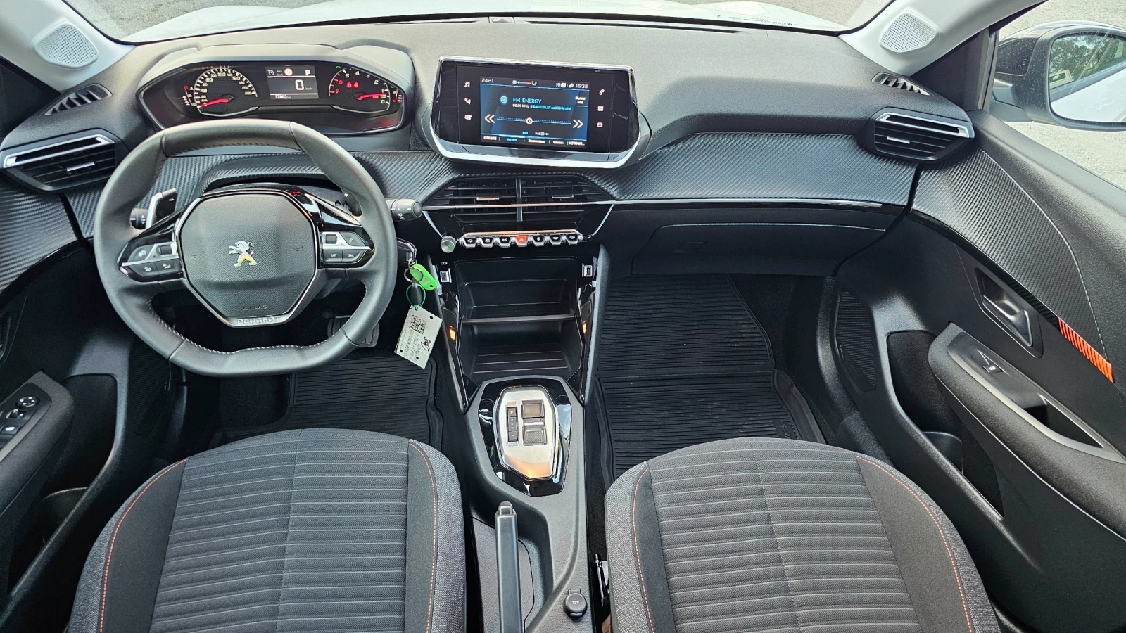Peugeot 208 1.2 vti като нова  - изображение 9
