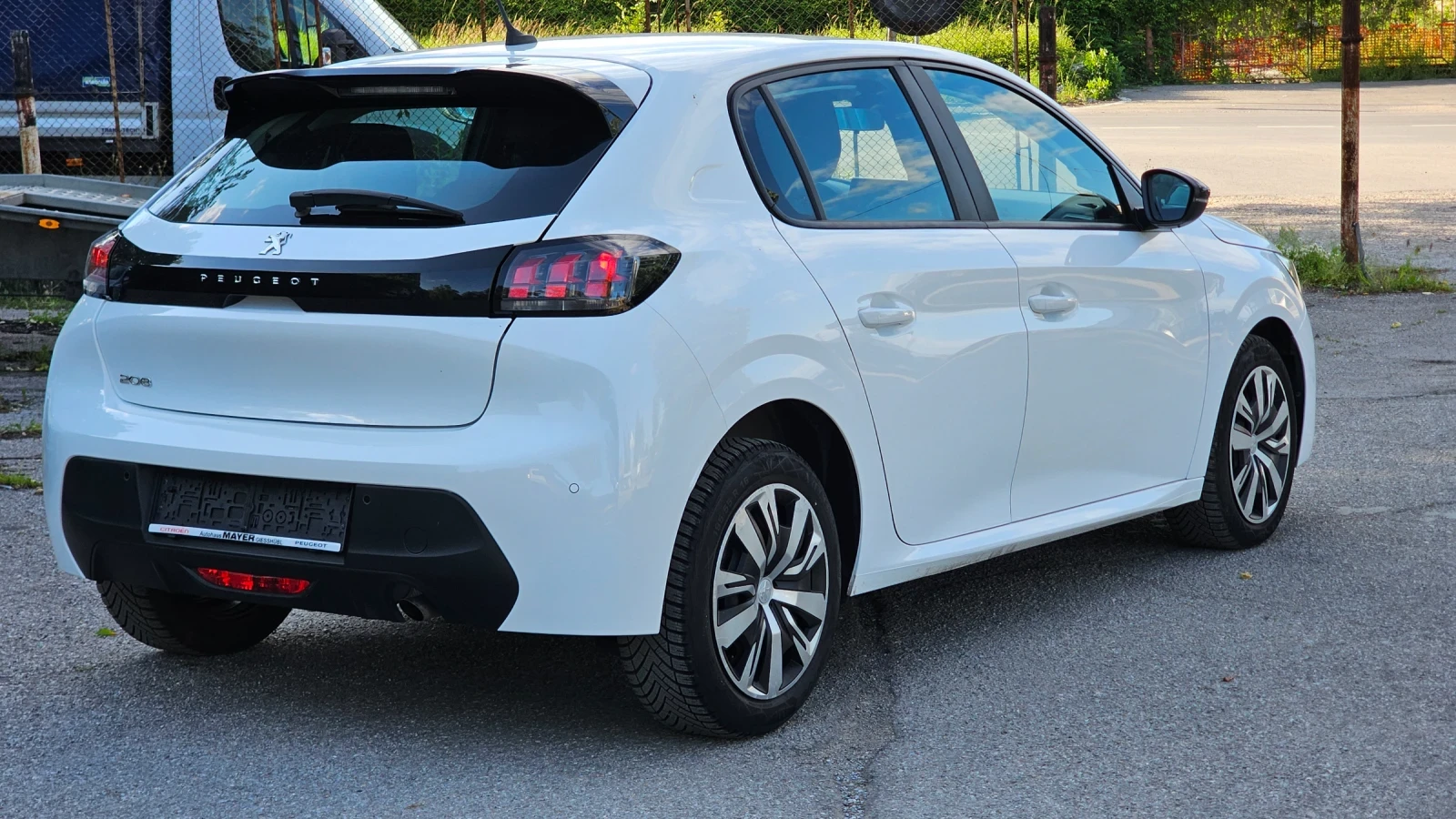 Peugeot 208 1.2 vti като нова  - изображение 4