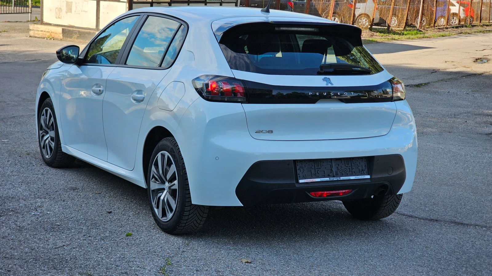 Peugeot 208 1.2 vti като нова  - изображение 5
