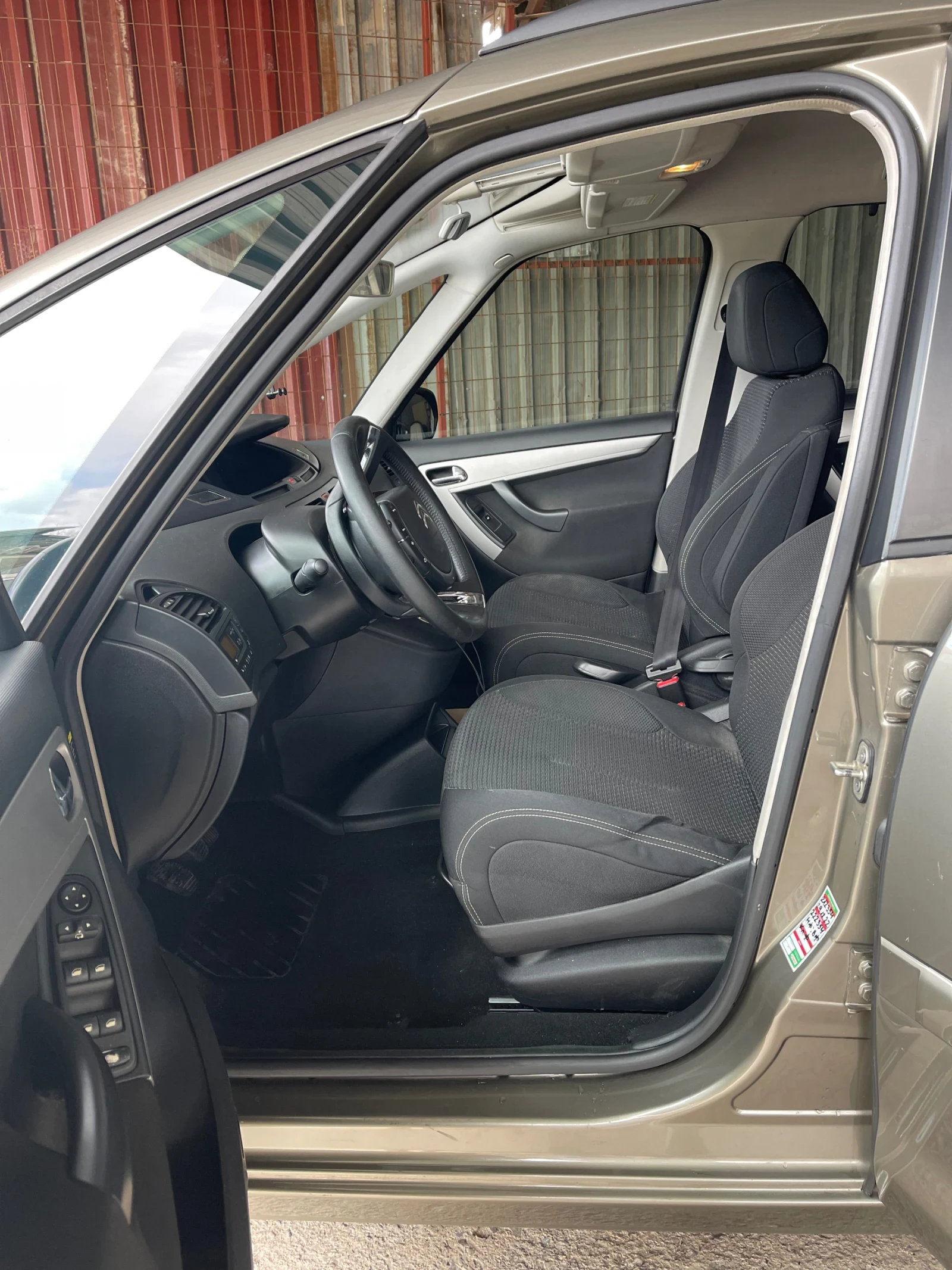 Citroen Grand C4 Picasso  - изображение 8