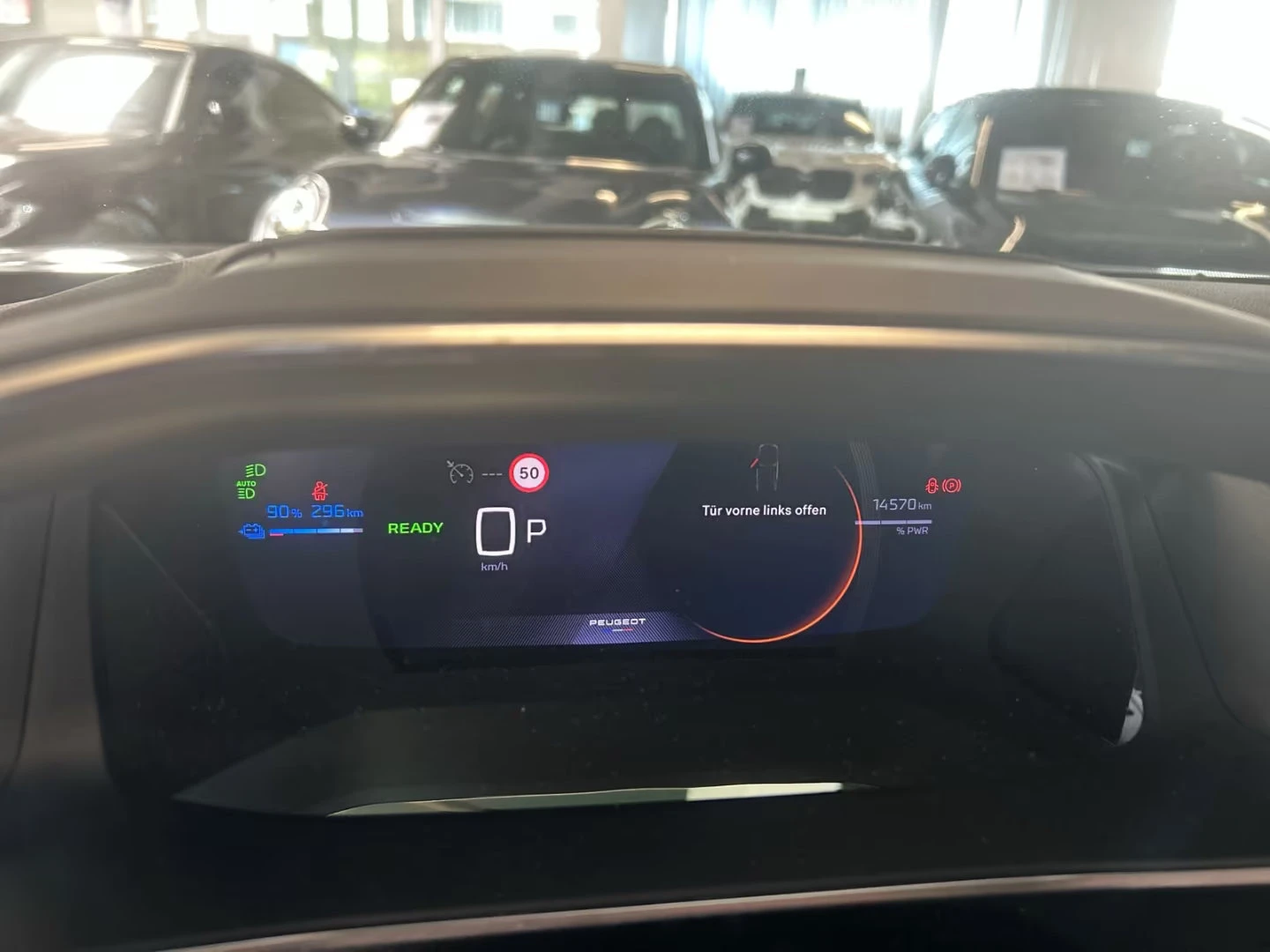 Peugeot 2008 e-GT/136HP/FACELIFT/360/DIGI/H.PUMP/CPLAY/251q, снимка 9 - Автомобили и джипове - 54414191