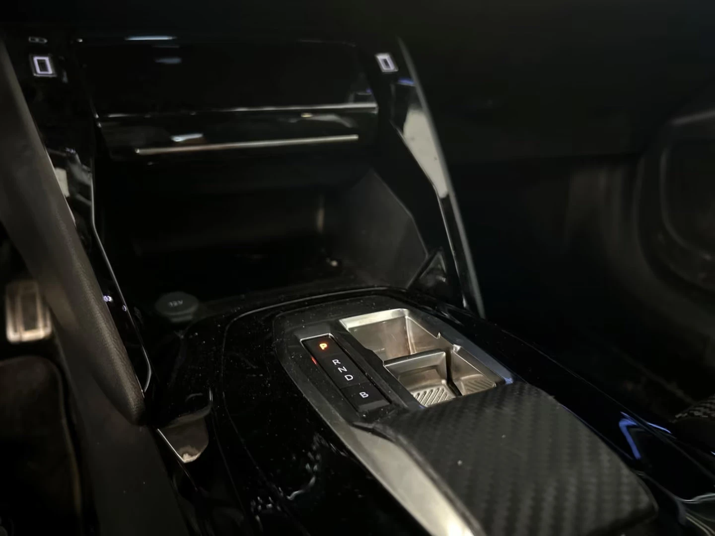 Peugeot 2008 e-GT/136HP/FACELIFT/360/DIGI/H.PUMP/CPLAY/251q, снимка 12 - Автомобили и джипове - 54414191