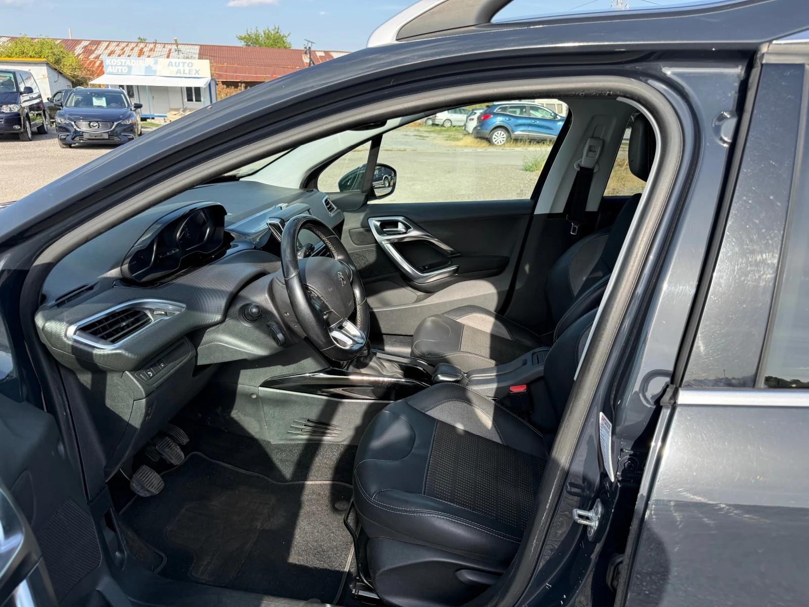 Peugeot 2008 1.2T, снимка 6 - Автомобили и джипове - 55852297
