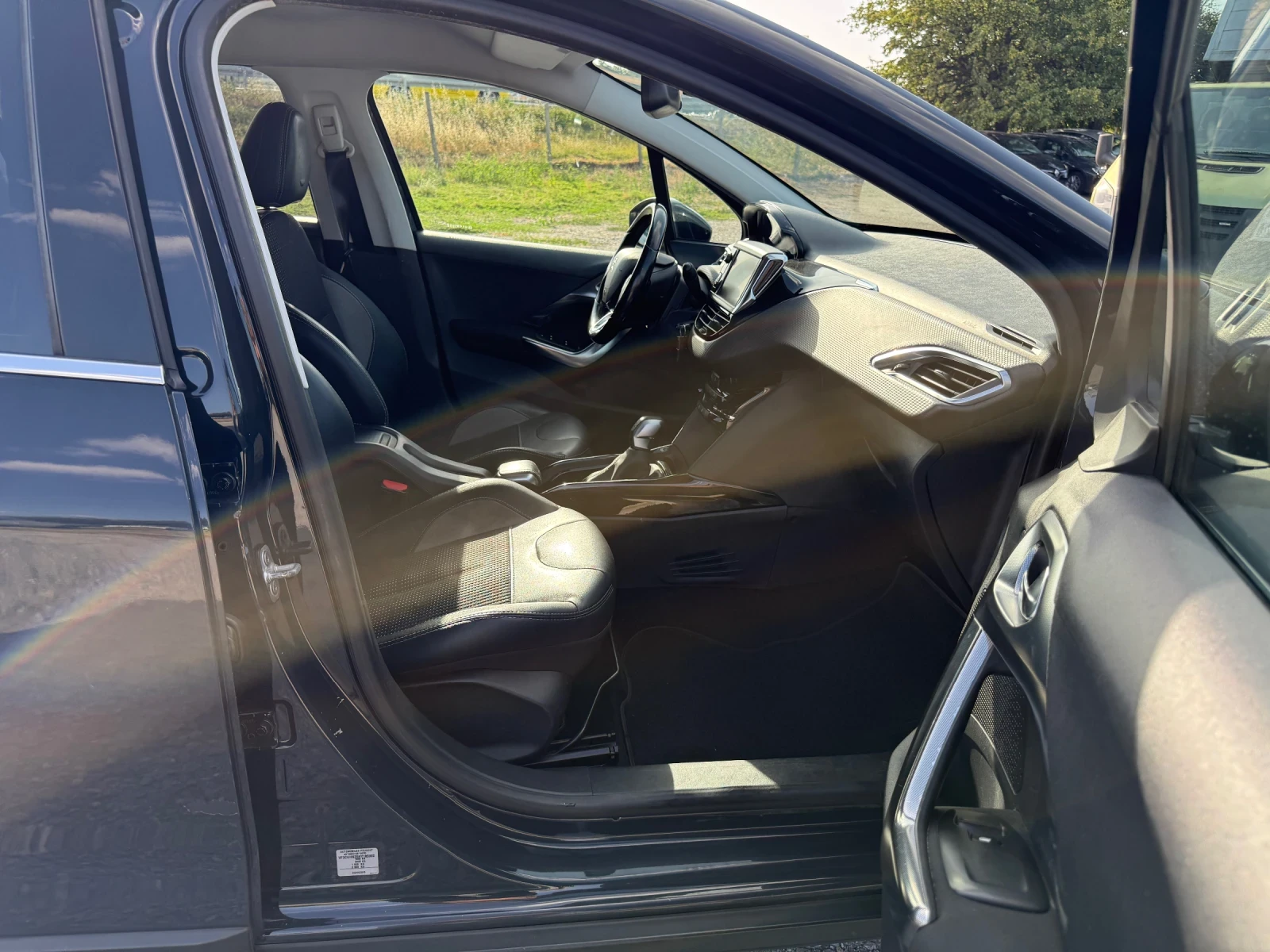 Peugeot 2008 1.2T, снимка 8 - Автомобили и джипове - 55852297