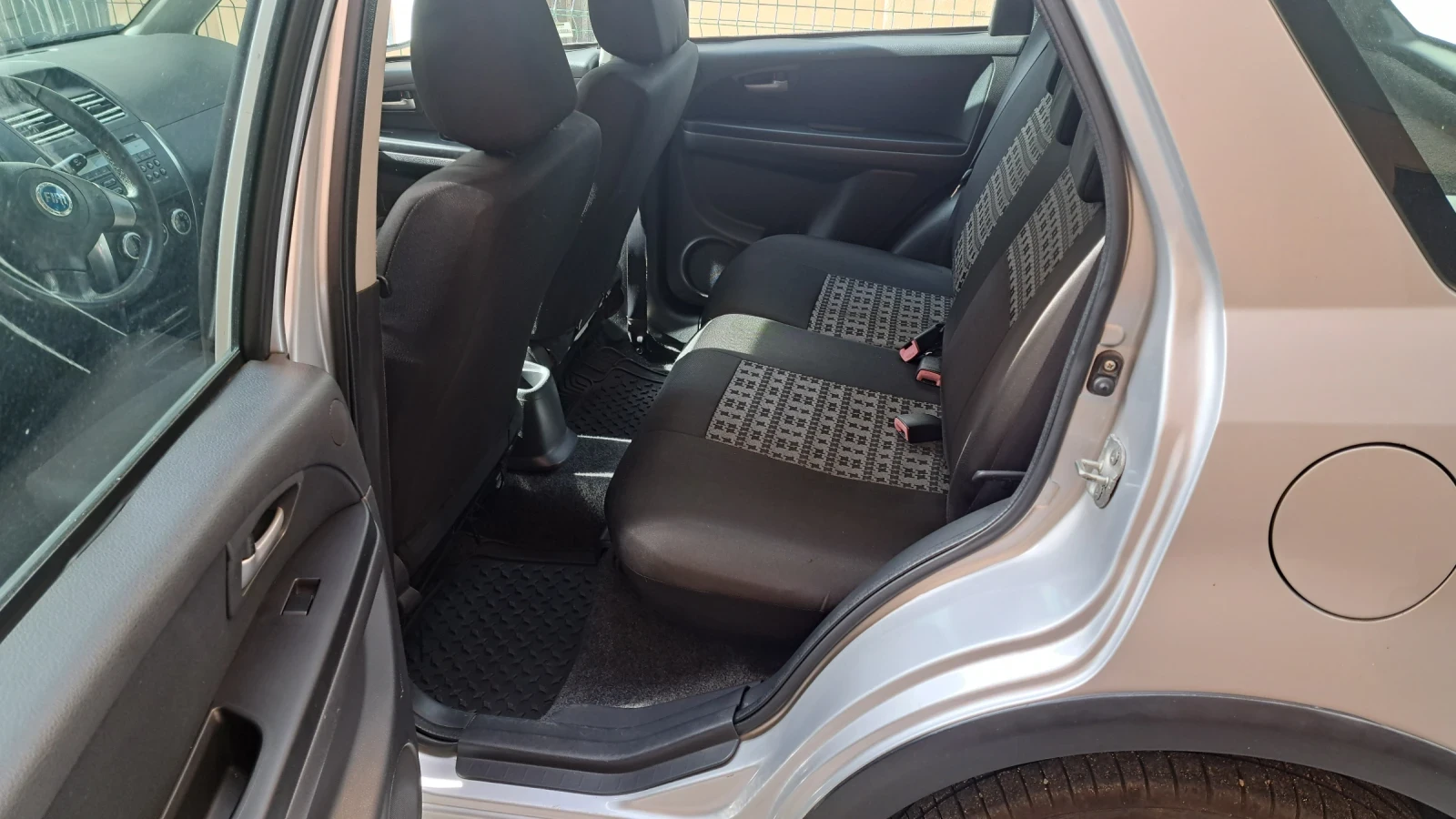 Fiat Sedici, снимка 7 - Автомобили и джипове - 56634693