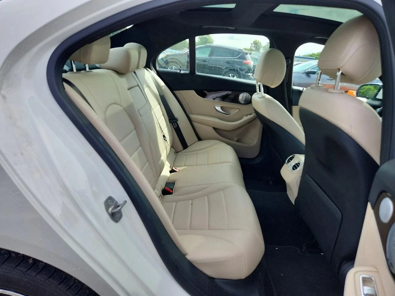 Mercedes-Benz C 300, снимка 10 - Автомобили и джипове - 56713339