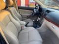 Toyota Avensis 2.2 D-Cat 177 к.с Кожен Бежов Салон  - [14] 
