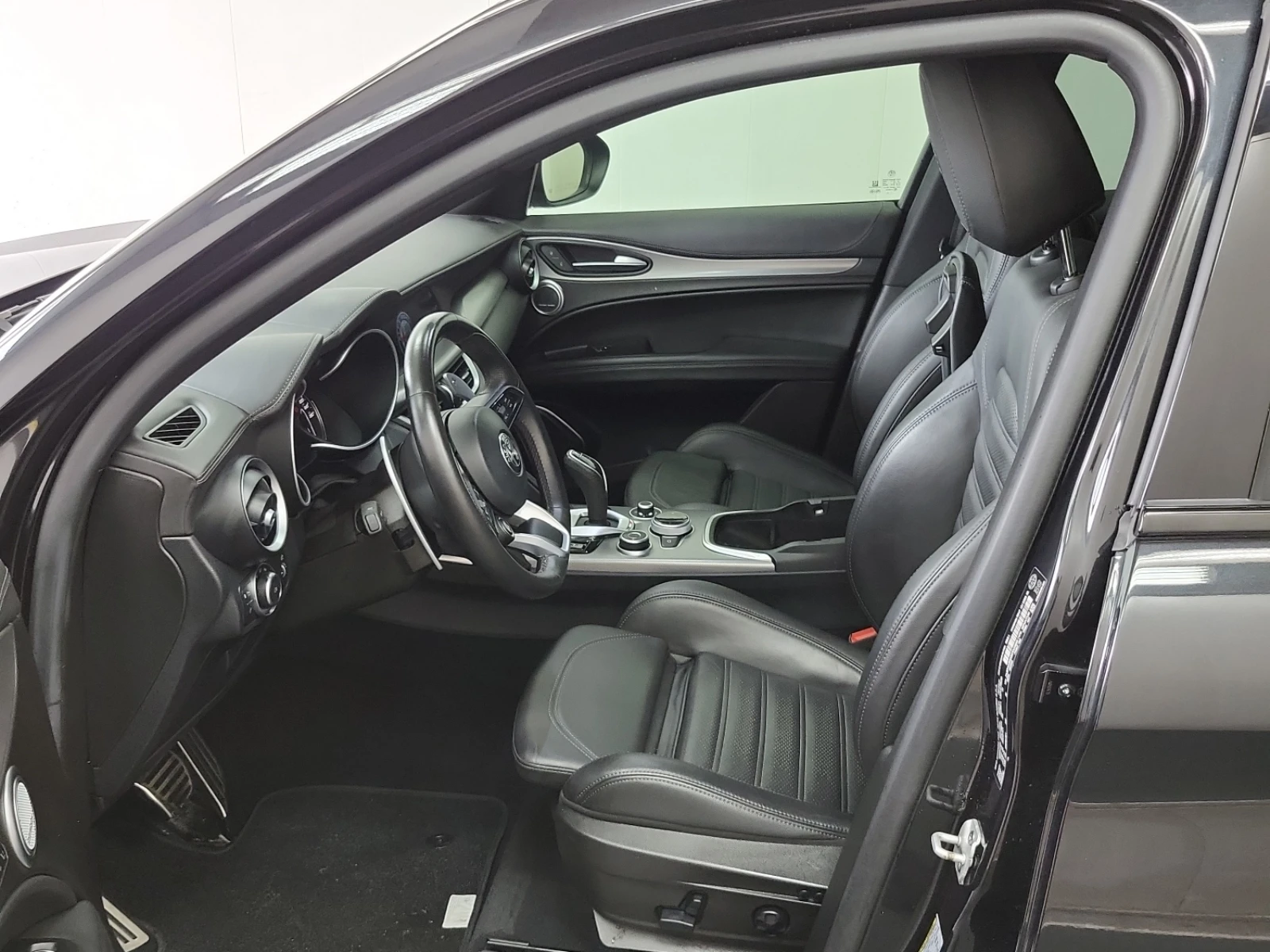 Alfa Romeo Stelvio * TI SPORT * CARFAX * ВЪЗМОЖНОСТ ЗА ФИНАНСИРАНЕ - изображение 6