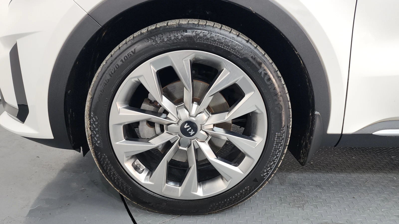 Kia Sorento * 4WD* 2.2D* КОЖА* ПОДГРЕВ* КАМЕРА* KEYLESS* , снимка 13 - Автомобили и джипове - 54042349