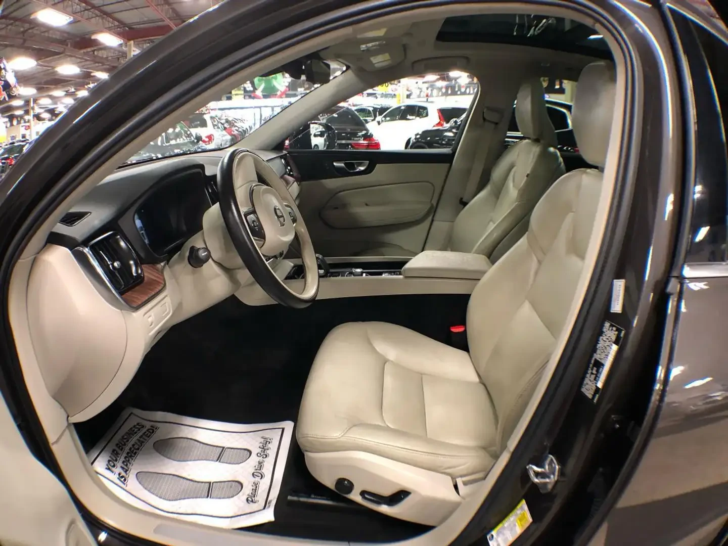Volvo XC60 T6* MOMENTUM* ДИГИТАЛНО* ТАБЛО* КАМЕРА* МАСАЖ* ДИС, снимка 11 - Автомобили и джипове - 55598070