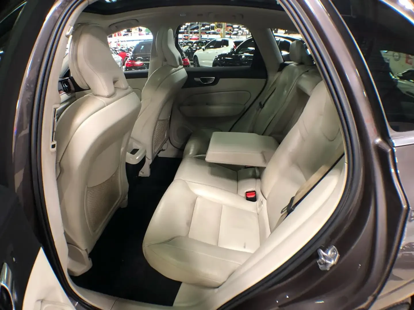 Volvo XC60 T6* MOMENTUM* ДИГИТАЛНО* ТАБЛО* КАМЕРА* МАСАЖ* ДИС, снимка 14 - Автомобили и джипове - 55598070