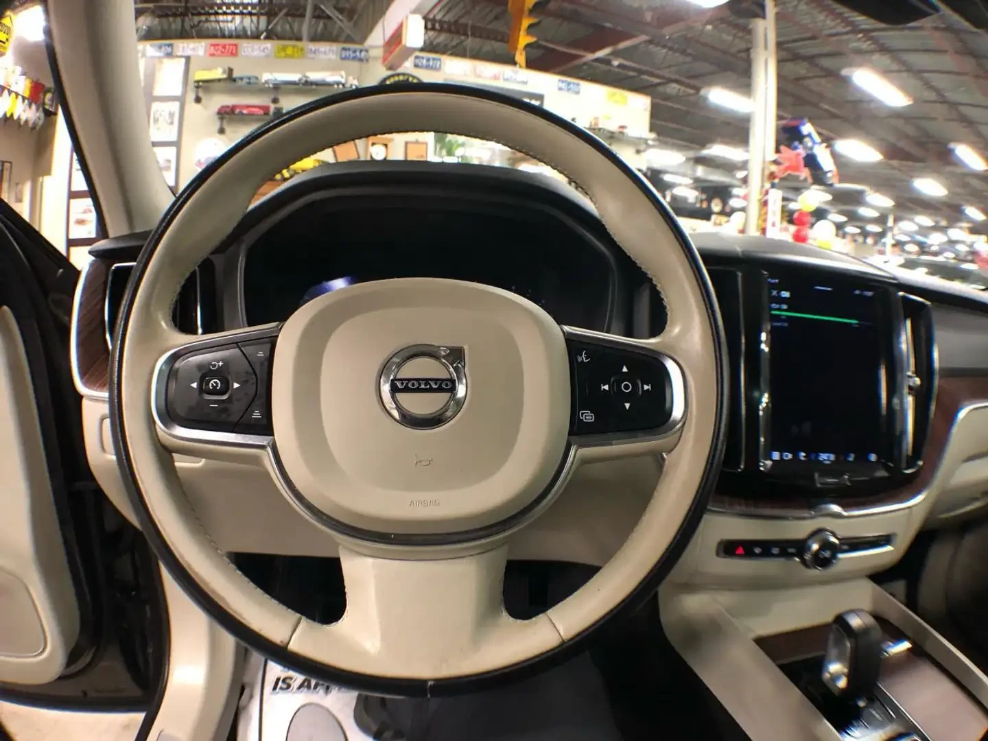 Volvo XC60 T6* MOMENTUM* ДИГИТАЛНО* ТАБЛО* КАМЕРА* МАСАЖ* ДИС, снимка 7 - Автомобили и джипове - 55598070