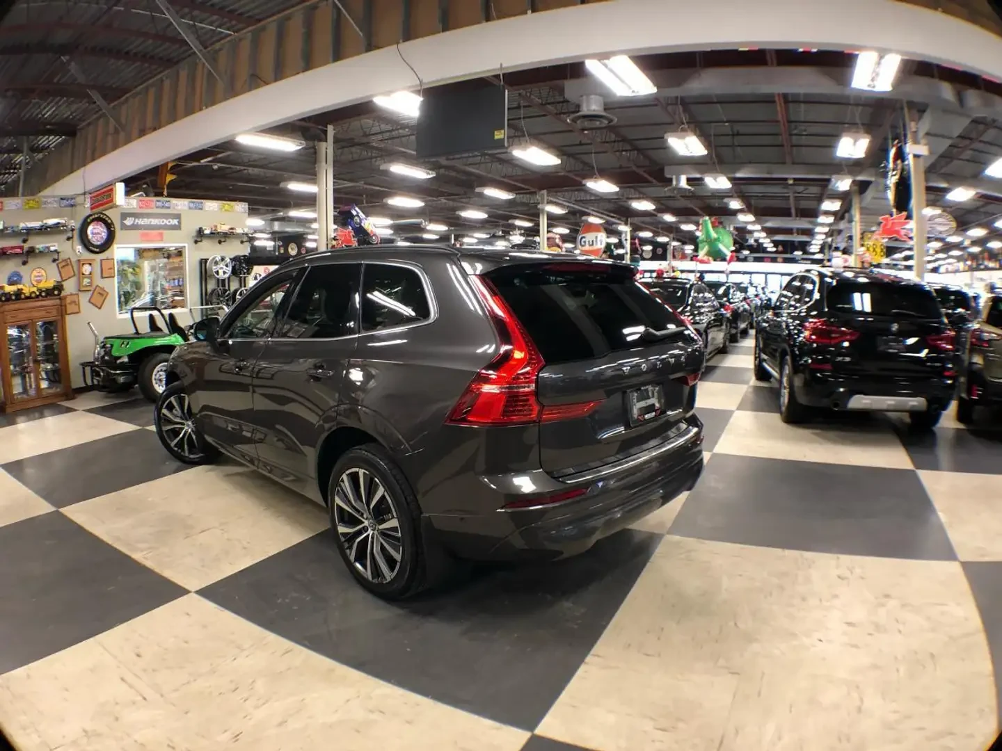 Volvo XC60 T6* MOMENTUM* ДИГИТАЛНО* ТАБЛО* КАМЕРА* МАСАЖ* ДИС, снимка 2 - Автомобили и джипове - 55598070