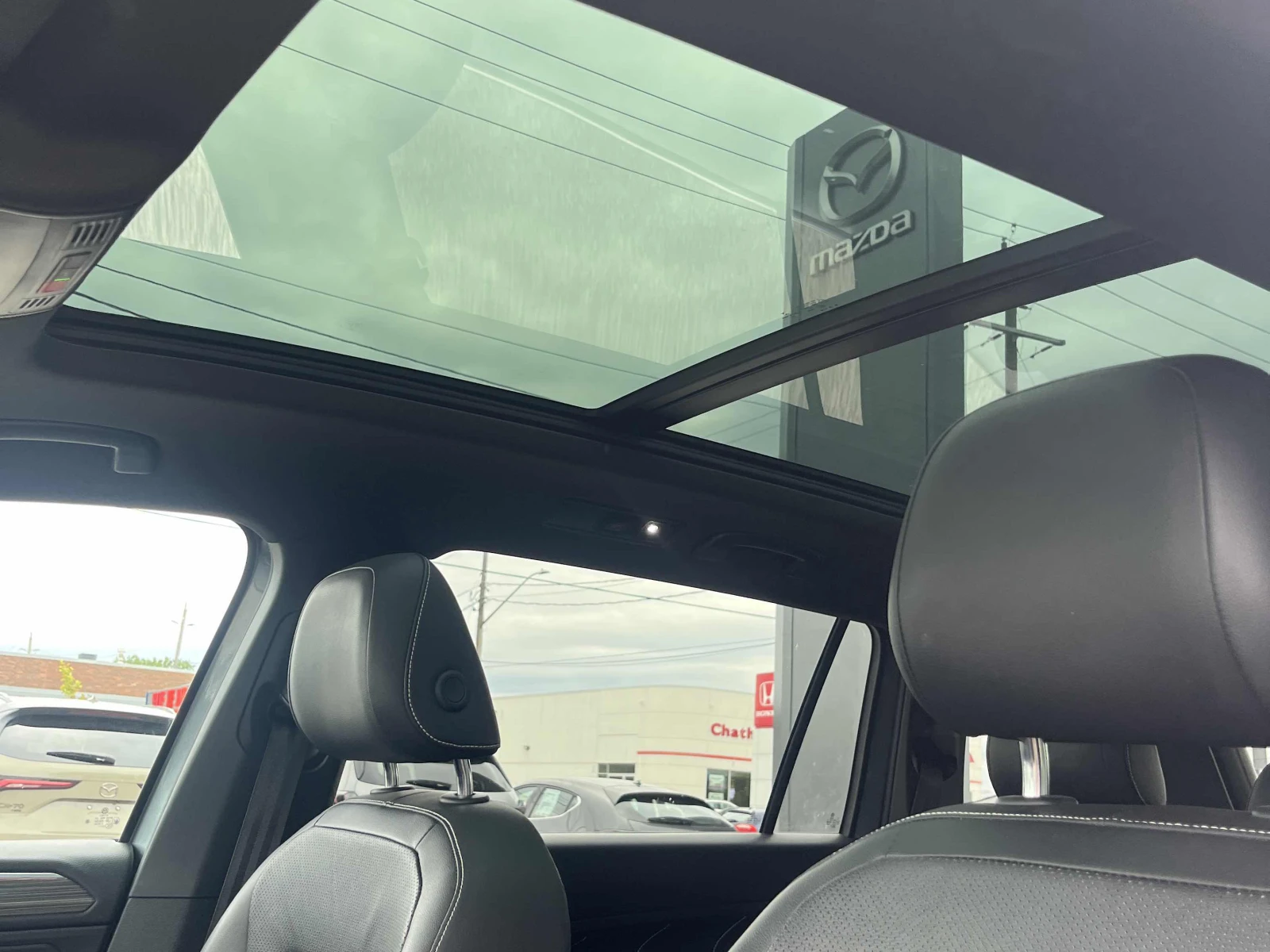 VW Tiguan Highline R-Line / 360 / DIS / Fender / Обдухване, снимка 11 - Автомобили и джипове - 55993241