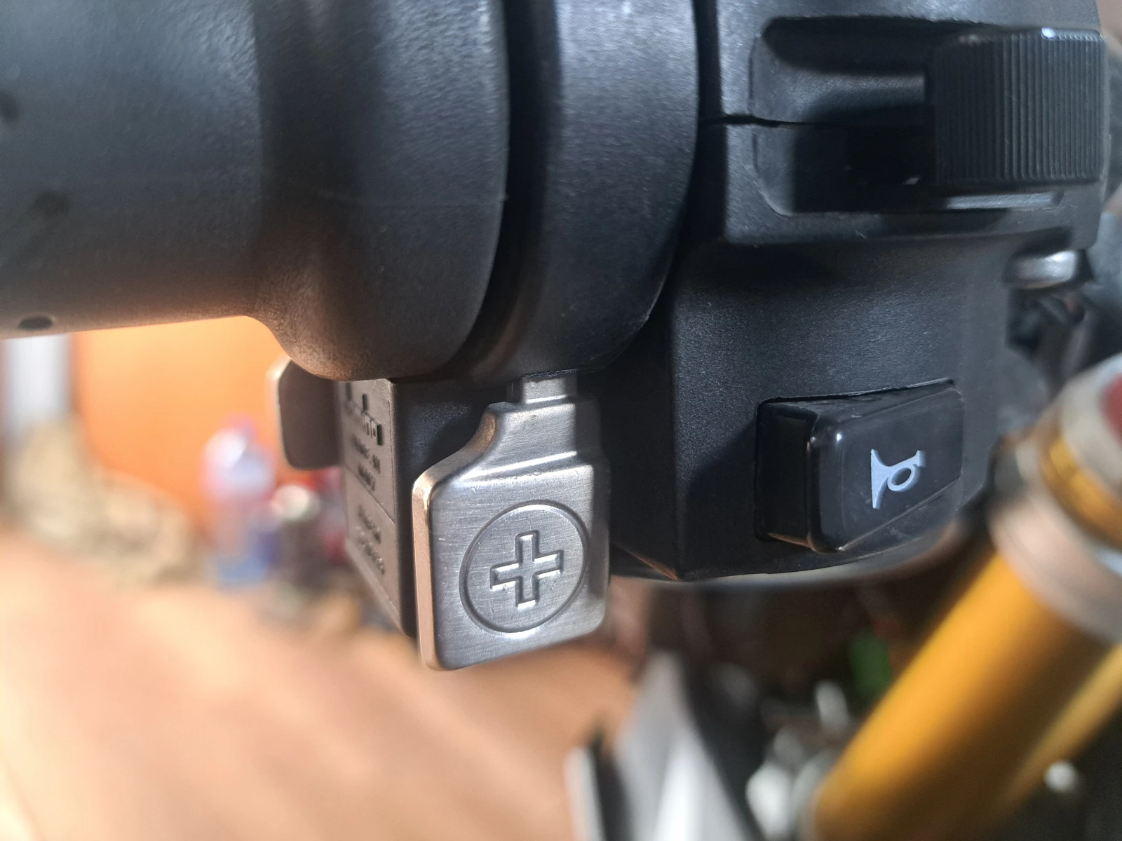 Aprilia Tuono v4 APRC ABS TRC - изображение 5