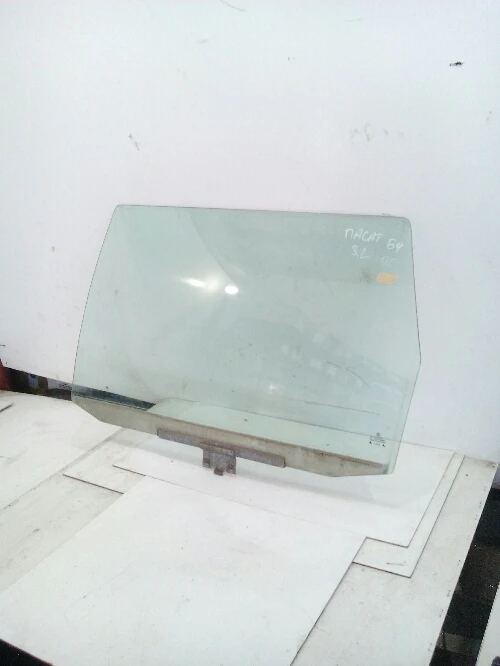 Стъкло задно ляво Фолксваген Пасат Б4