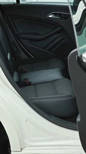 Mercedes-Benz CLA 200 200d Shooting brake 4MATIC Led Обслужена, снимка 8