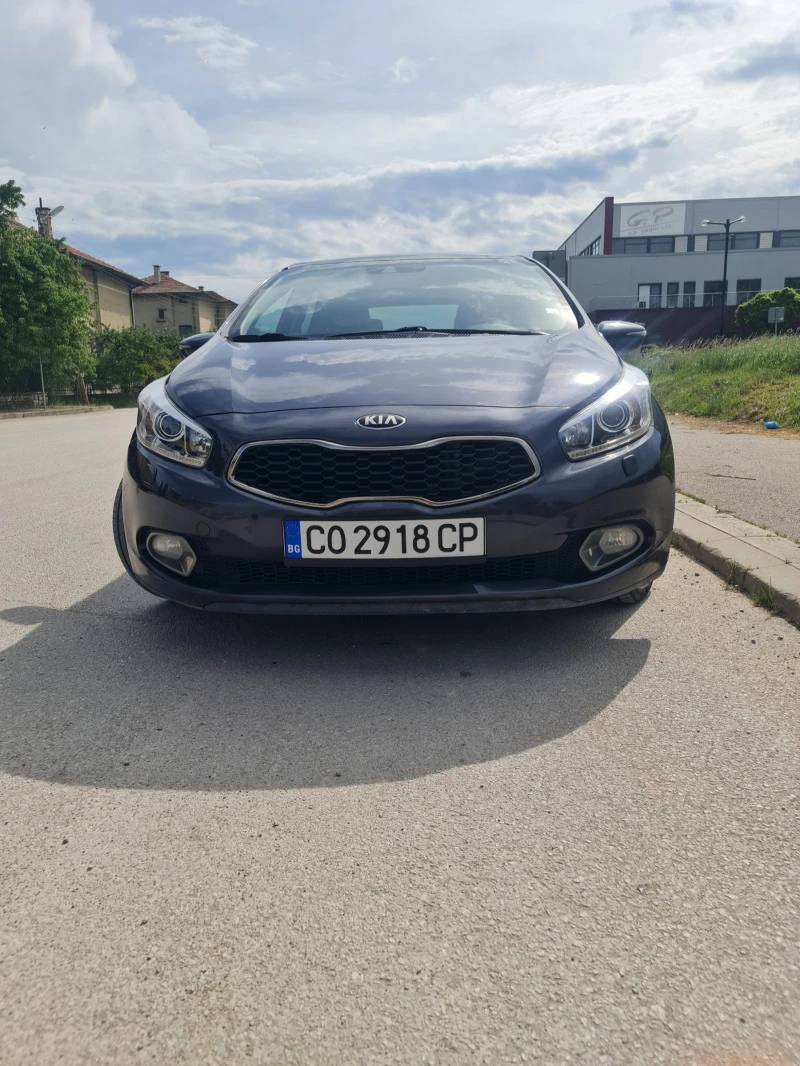 Kia Ceed 1.6 CRDI, снимка 2 - Автомобили и джипове - 47266426