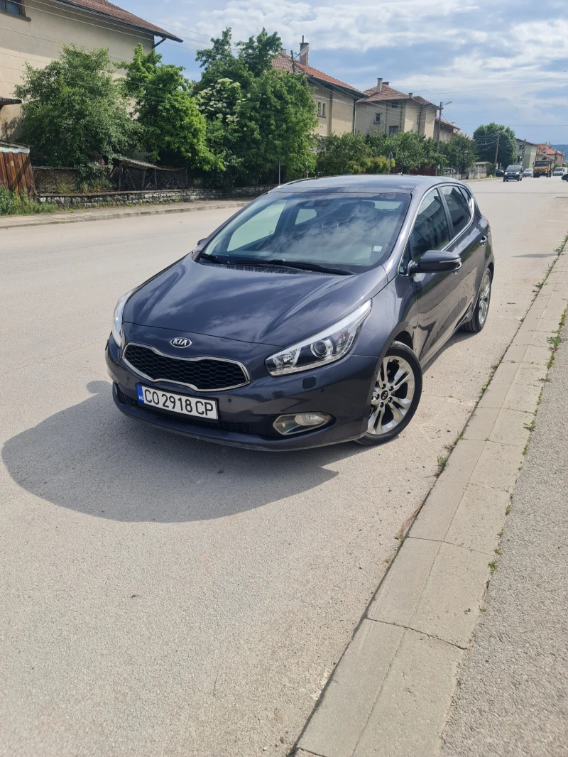 Kia Ceed 1.6 CRDI, снимка 1 - Автомобили и джипове - 47266426