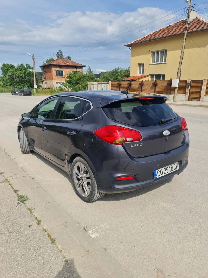 Kia Ceed 1.6 CRDI, снимка 4 - Автомобили и джипове - 47266426