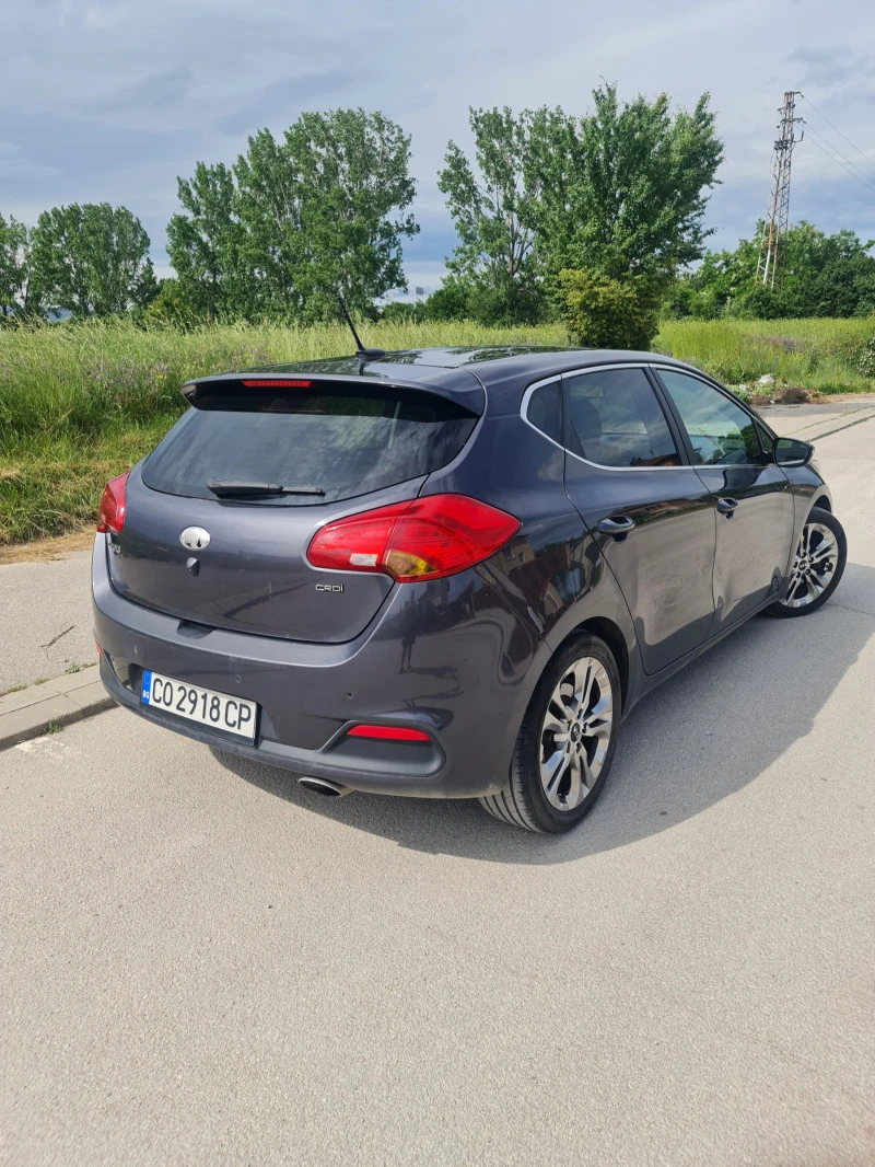 Kia Ceed 1.6 CRDI, снимка 5 - Автомобили и джипове - 47266426