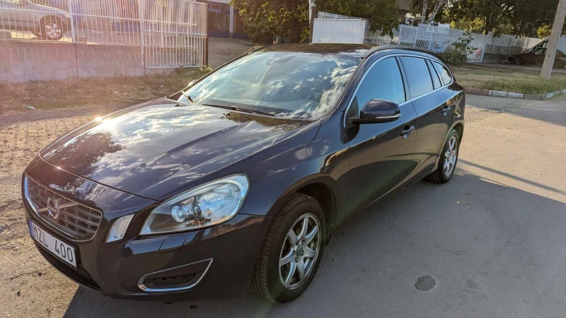 Volvo V60 1.6 d2, снимка 4 - Автомобили и джипове - 49494027