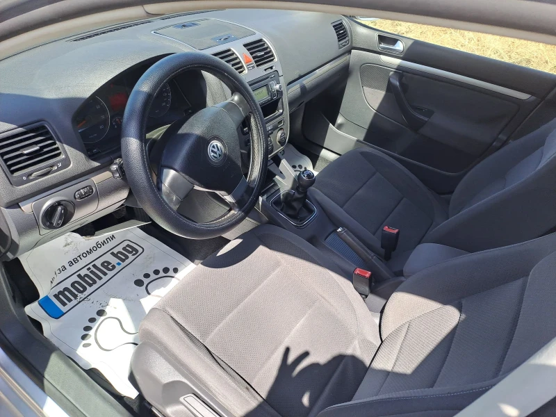 VW Golf 1.6 benzin, снимка 5 - Автомобили и джипове - 51171498