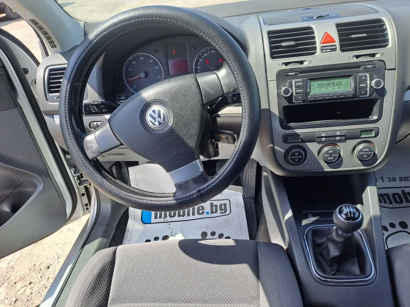 VW Golf 1.6 benzin, снимка 6 - Автомобили и джипове - 51171498