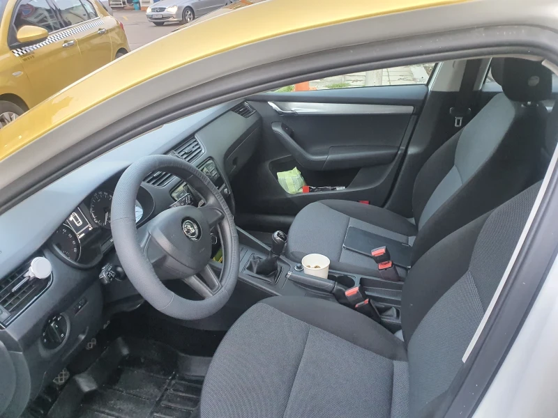 Skoda Octavia 1.6 TDI, снимка 5 - Автомобили и джипове - 52497333