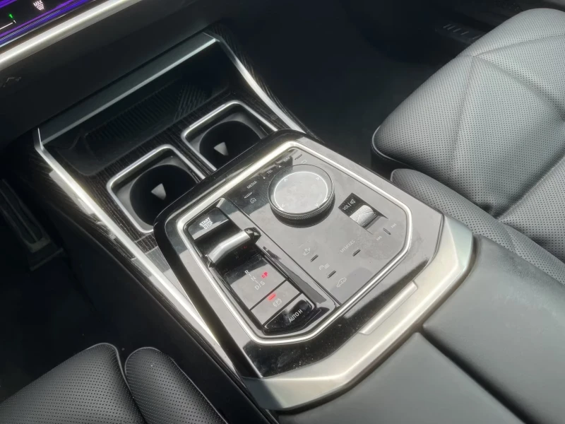 BMW 740 xDRIVE/300HP/M-SPORT/SKY-LOUNGE/360/ACC/MEMO/969f, снимка 11 - Автомобили и джипове - 52711608