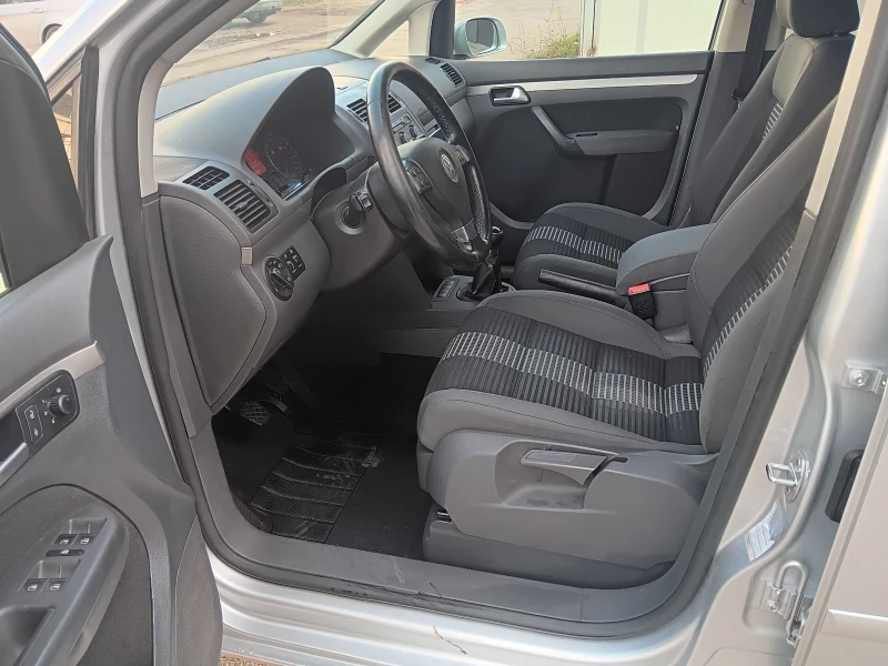 VW Touran 2.0TDI, снимка 7 - Автомобили и джипове - 52851024