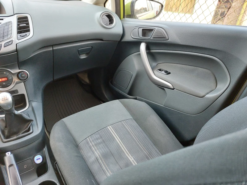 Ford Fiesta, снимка 15 - Автомобили и джипове - 52937889