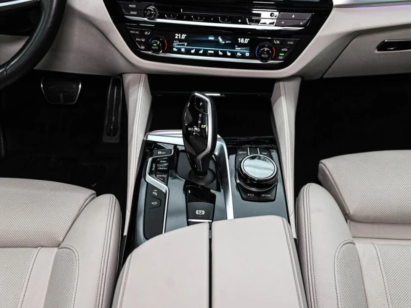 BMW 550 M-Performance * CARFAX * АвтоКредит * (ЦЕНА ДО БГ), снимка 14 - Автомобили и джипове - 53206013