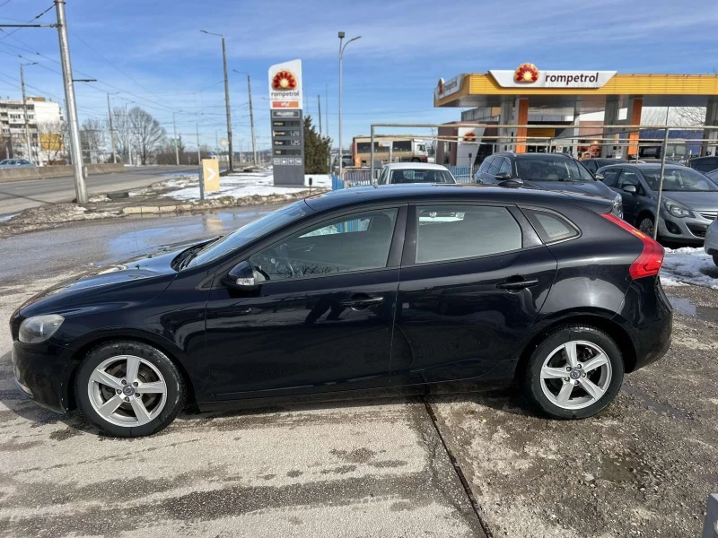 Volvo V40, снимка 8 - Автомобили и джипове - 53592622