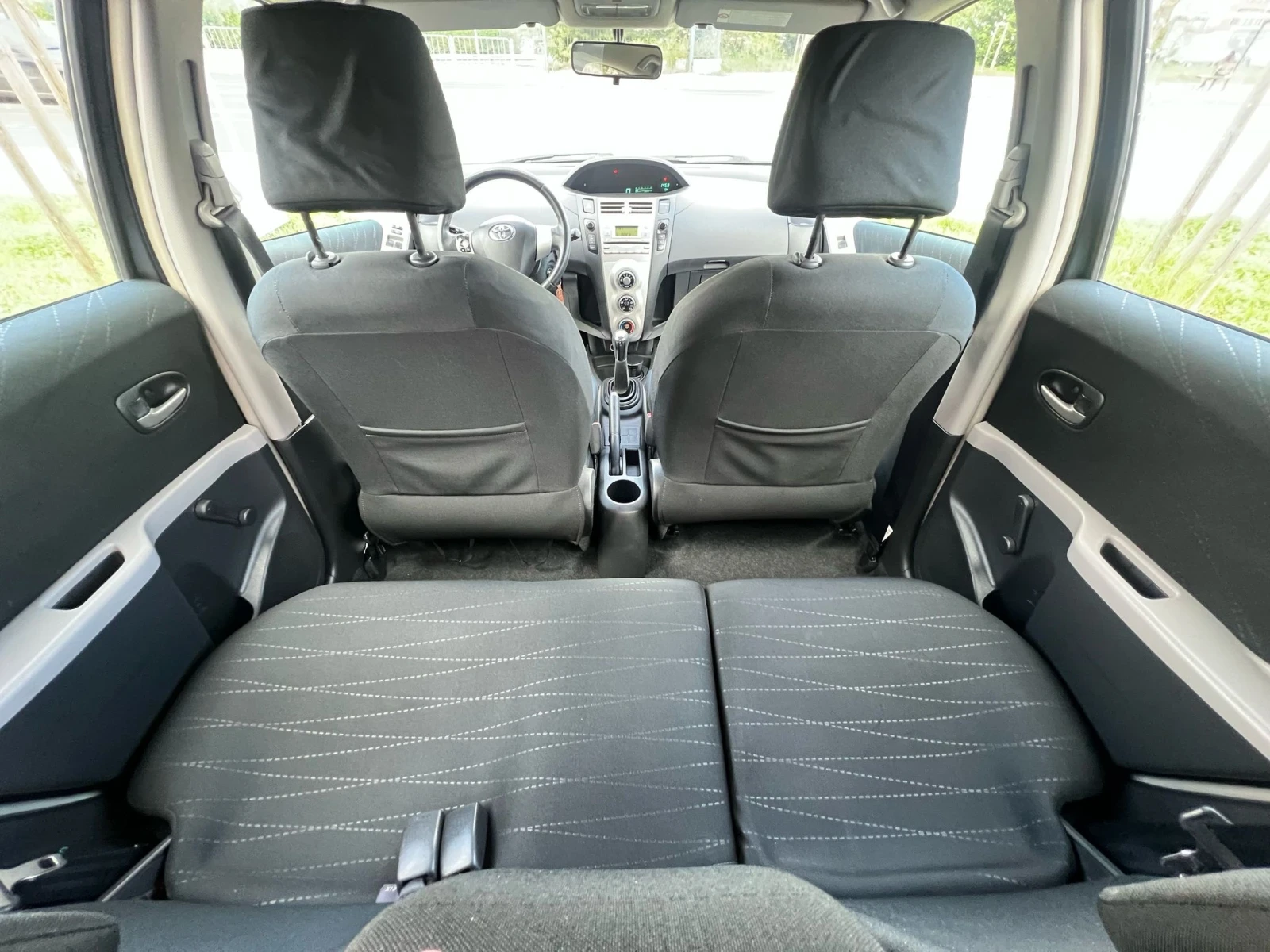 Toyota Yaris 1.3VVT-i/154 000 РЕАЛНИ КМ ! ! !  - изображение 8