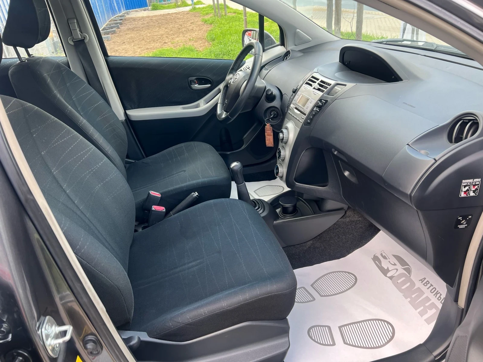 Toyota Yaris 1.3VVT-i/154 000 РЕАЛНИ КМ ! ! !  - изображение 10