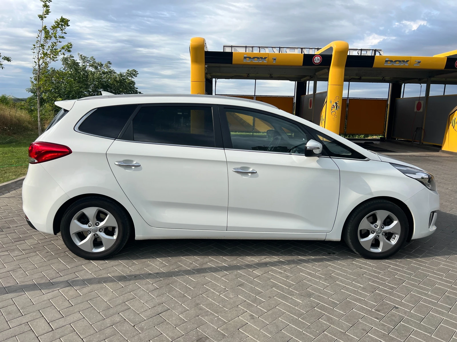 Kia Carens 1.7 DIESEL AUTOMAT 141 P.S  - изображение 10