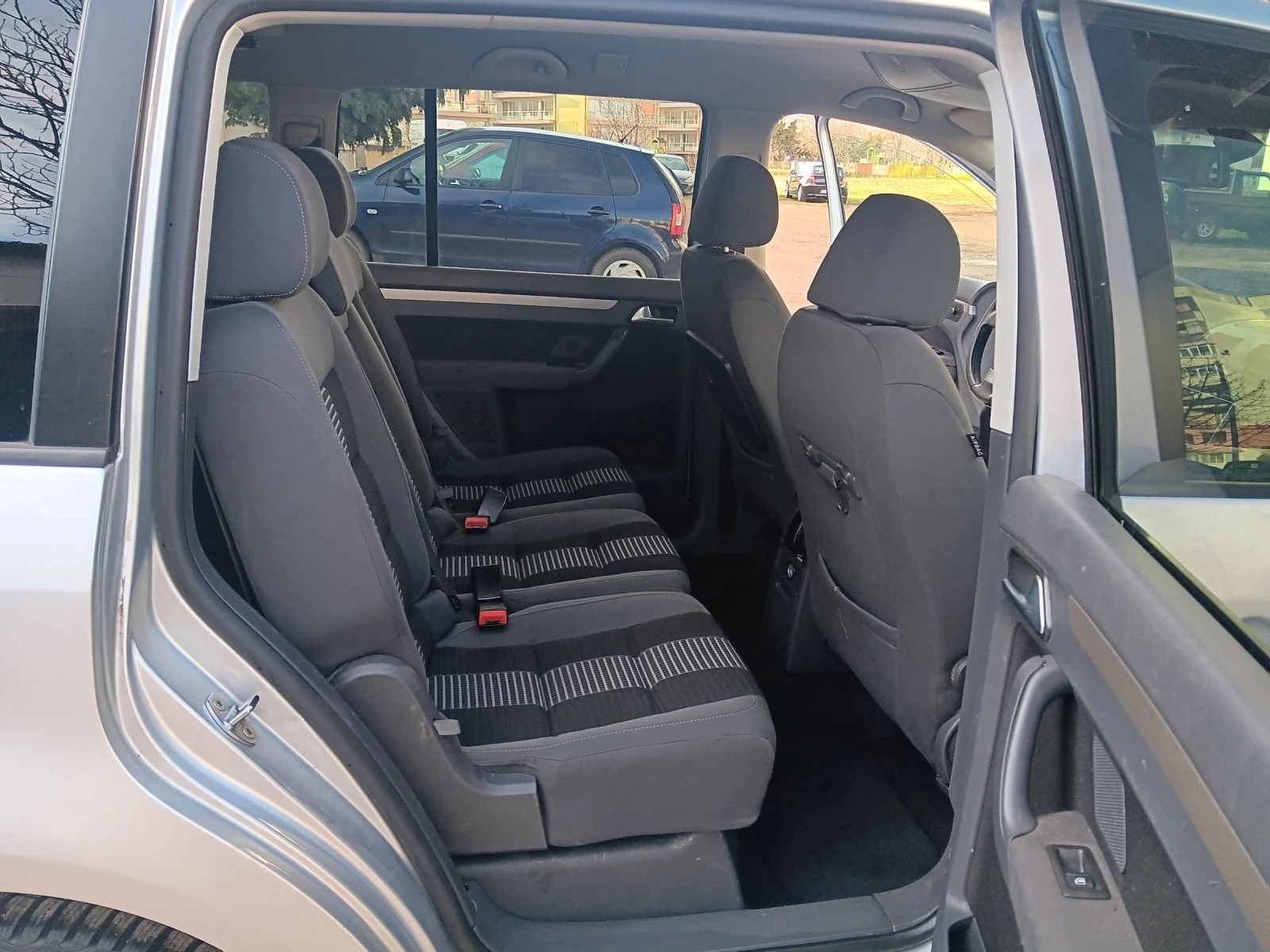 VW Touran 2.0TDI - изображение 10