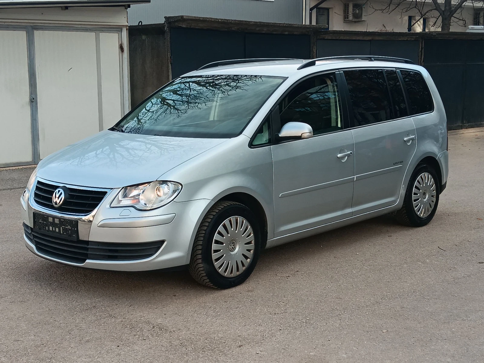 VW Touran 2.0TDI - изображение 2