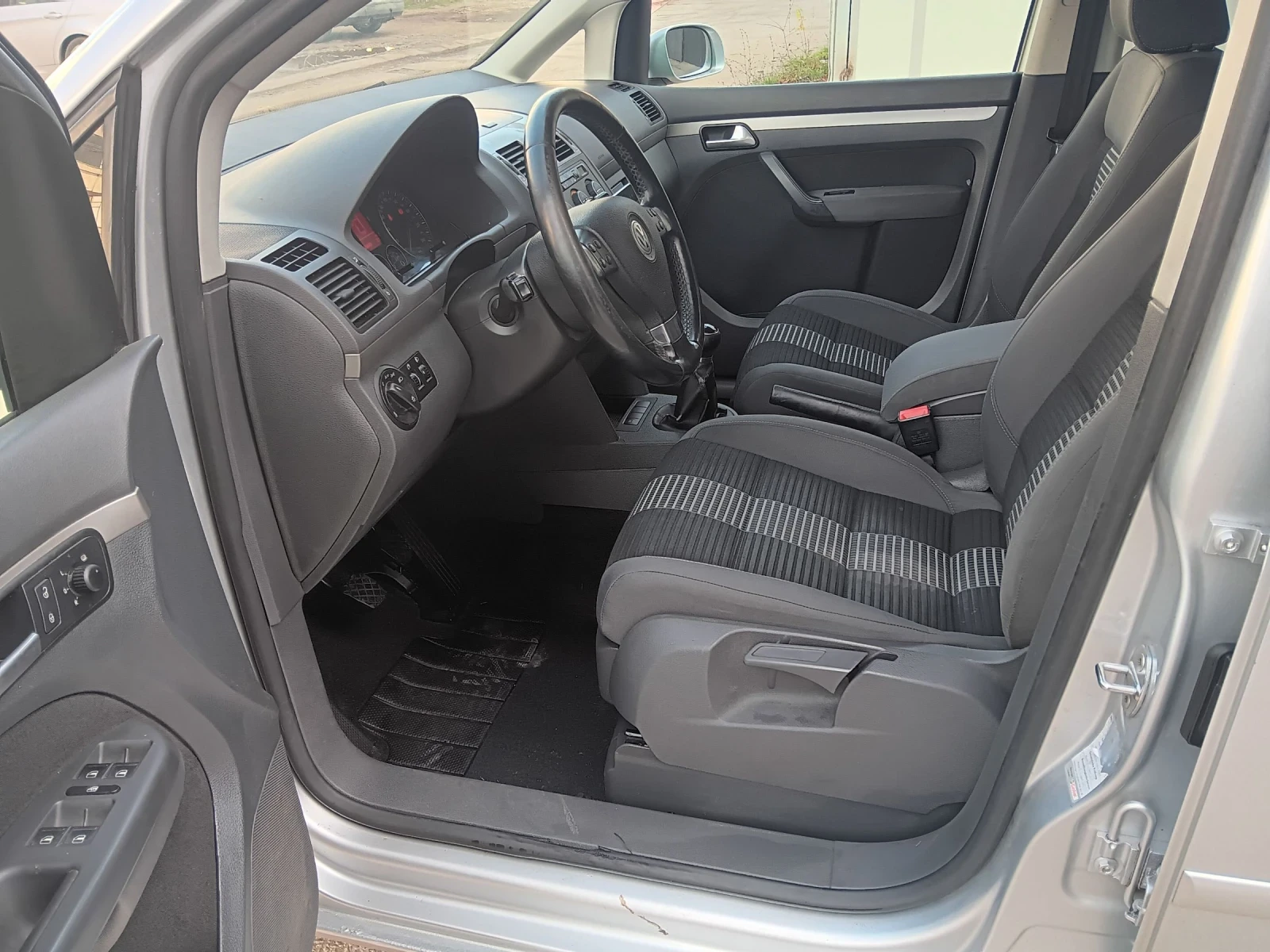 VW Touran 2.0TDI - изображение 7