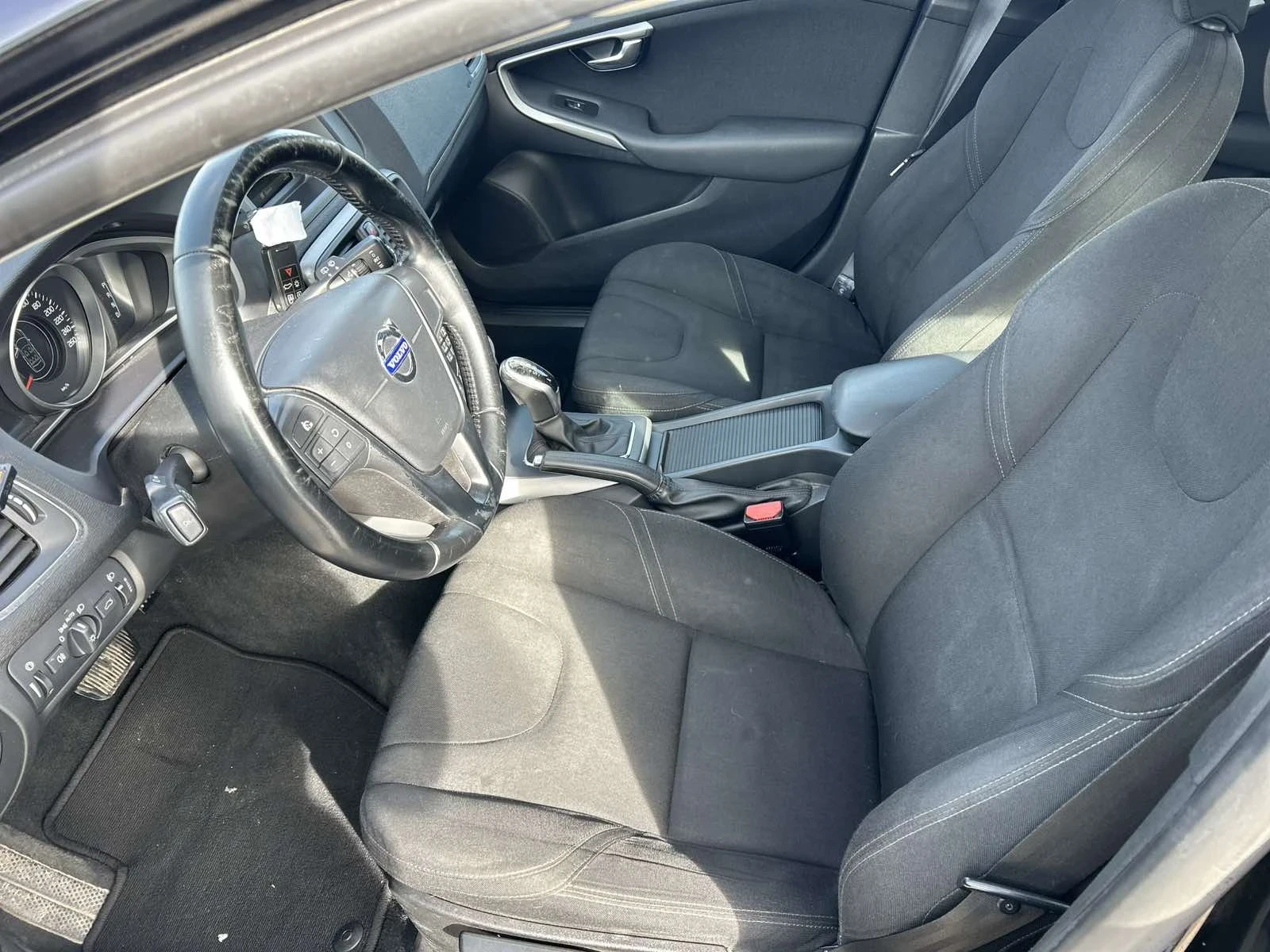 Volvo V40  - изображение 9