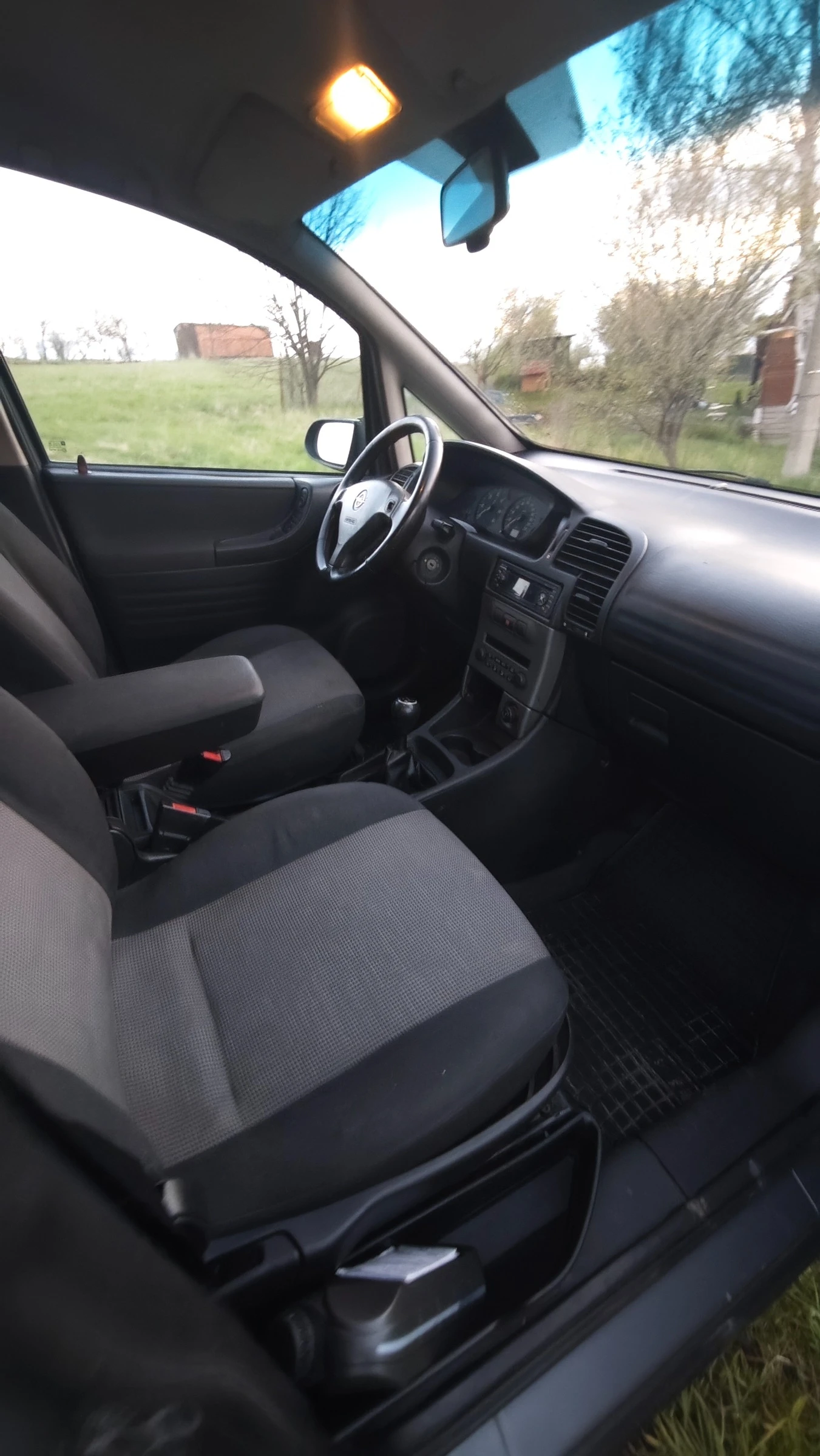 Opel Zafira, снимка 13 - Автомобили и джипове - 54322859