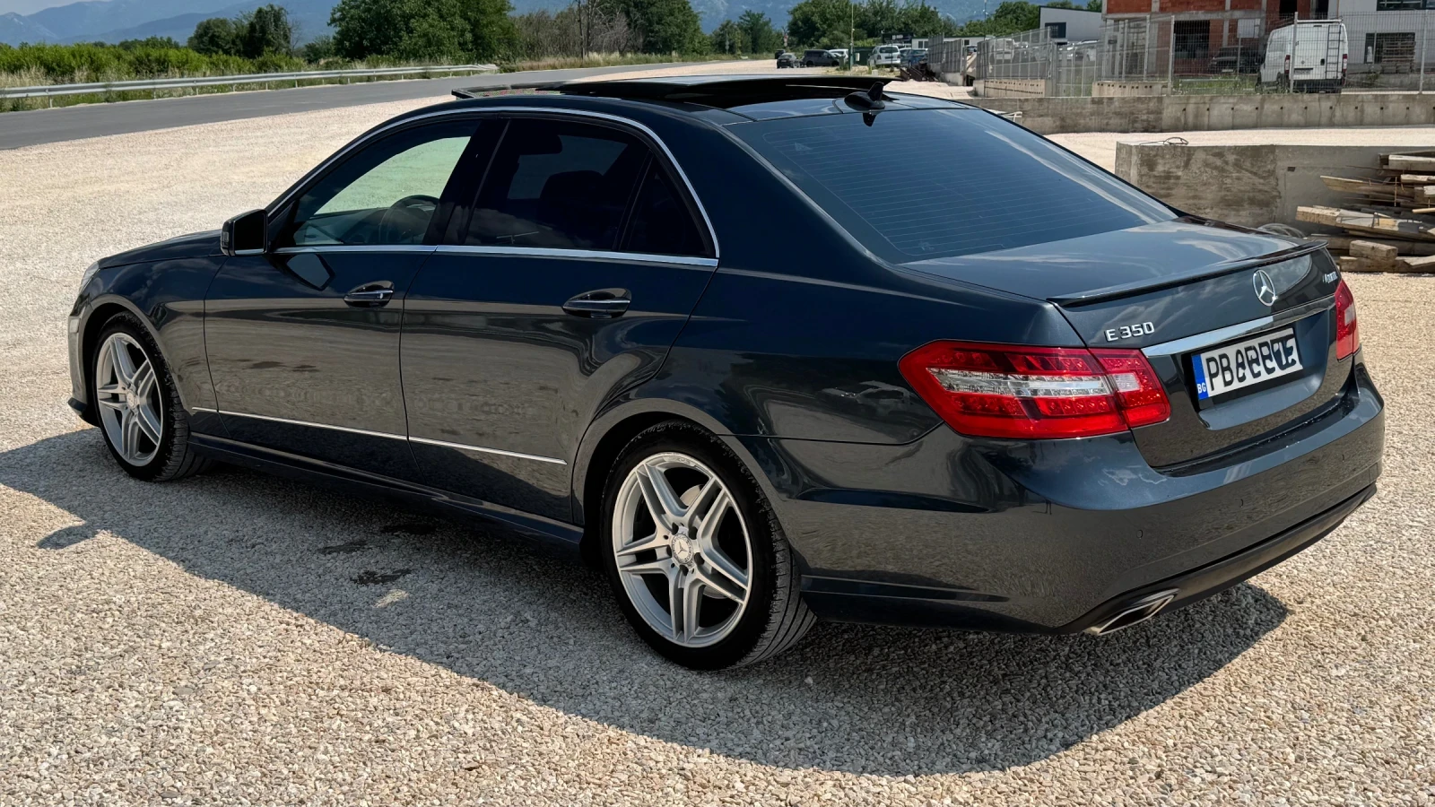 Mercedes-Benz E 350 AMG 4Matic / LPG, снимка 4 - Автомобили и джипове - 55003121